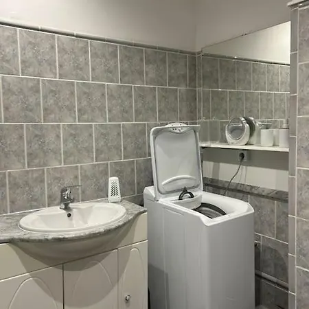 Apartment Centre *